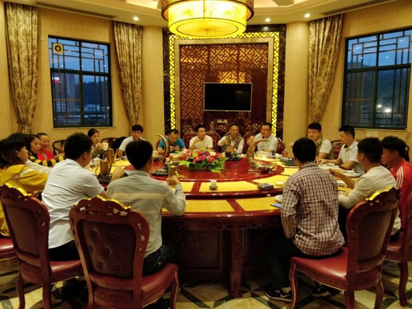 齊心協(xié)力，為公司的未來再創(chuàng)輝煌！